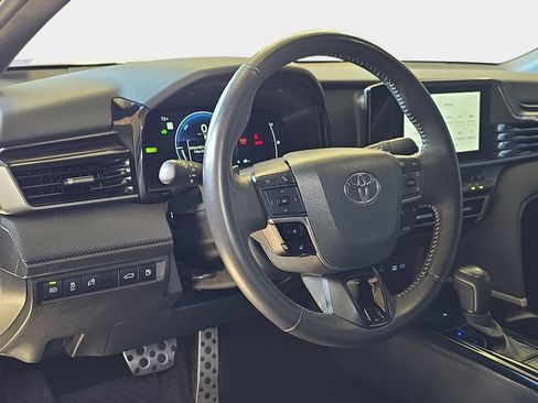 Used 2025 Toyota Camry SE w/ Convenience Package AWD/4WD image 18