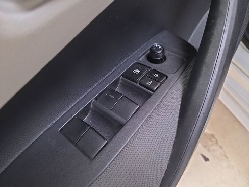 Used 2020 Toyota Corolla L image 12