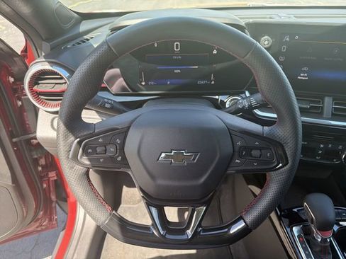 Certified 2024 Chevrolet Trax RS w/ Sunroof Package FWD image 29