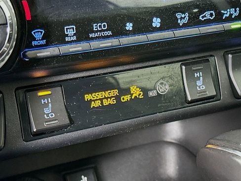 Used 2020 Toyota RAV4 XLE Premium image 28