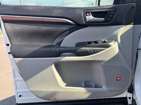 Used 2015 Toyota Highlander Limited image 36