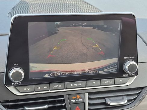 Used 2025 Nissan Altima 2.5 SV FWD image 13