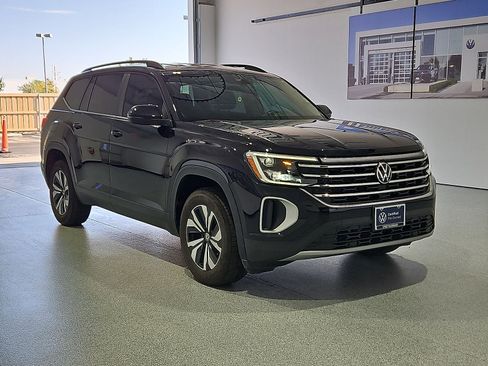 Used 2024 Volkswagen Atlas SE FWD image 2