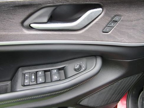 Used 2024 Jeep Grand Cherokee Limited AWD/4WD image 26