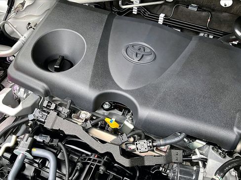Used 2025 Toyota RAV4 XLE image 28