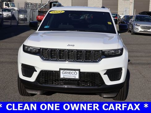 Used 2024 Jeep Grand Cherokee Laredo image 3