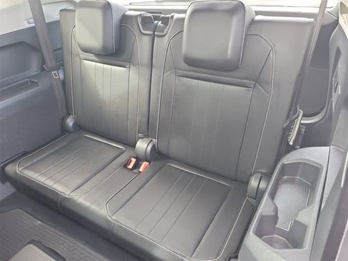 Used 2022 Volkswagen Tiguan SE w/ Panoramic Sunroof Package image 13