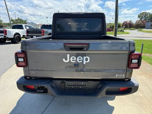 Used 2020 Jeep Gladiator Overland AWD/4WD image 9