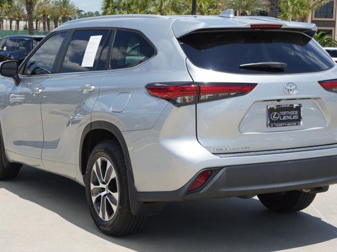 Used 2023 Toyota Highlander XLE FWD image 8