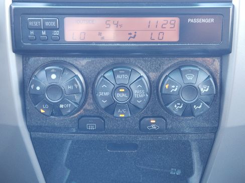 Used 2004 Toyota 4Runner Limited image 18