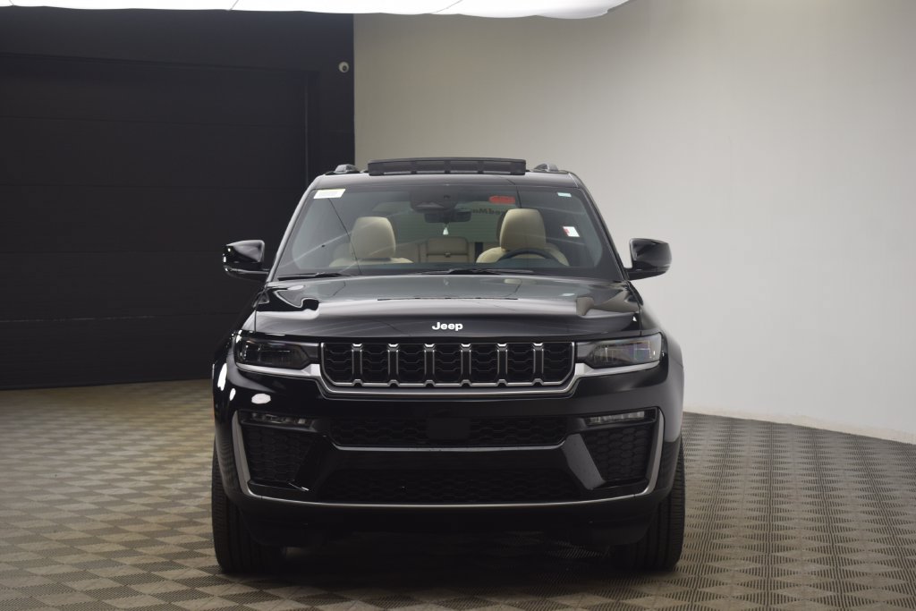 New 2026 Jeep Grand Cherokee Limited w/ Luxury Tech Group II AWD/4WD image 2
