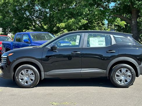 New 2025 Nissan Kicks S image 5