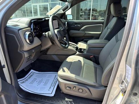 Used 2025 Chevrolet Colorado ZR2 w/ Technology Package AWD/4WD image 17