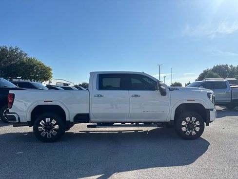 Used 2025 GMC Sierra 2500 Denali w/ Denali Reserve Package AWD/4WD image 4