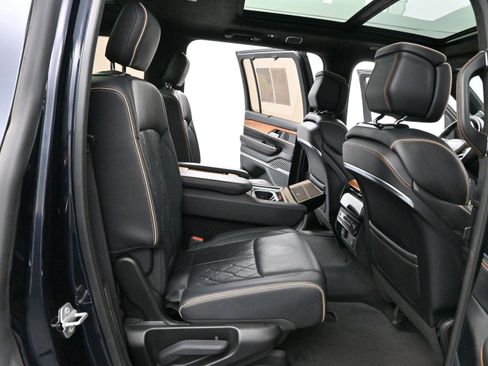 Used 2022 Jeep Grand Wagoneer Series III image 38