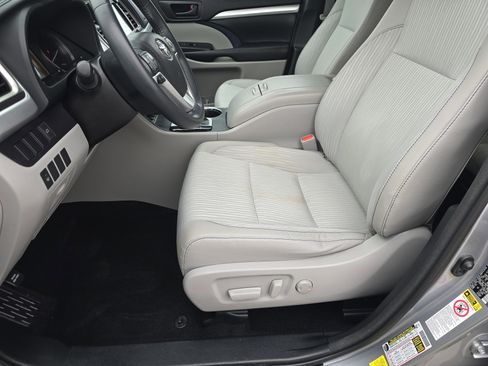 Used 2016 Toyota Highlander Plus image 16