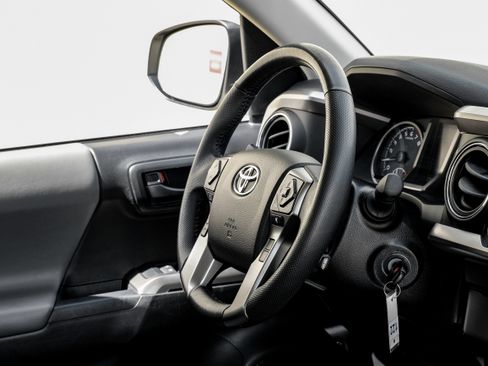 Used 2021 Toyota Tacoma SR5 RWD image 12
