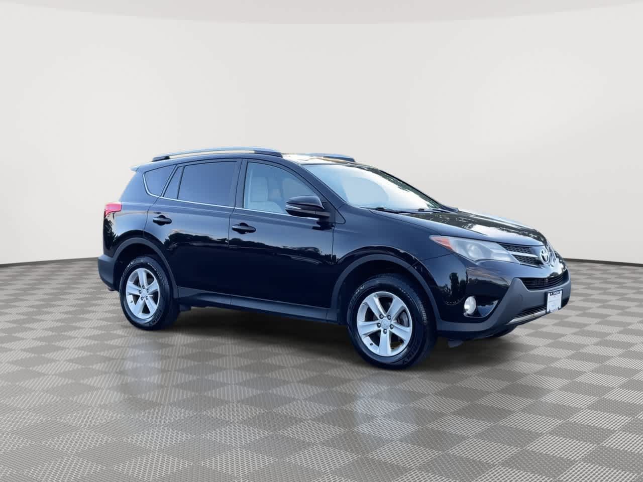Used 2014 Toyota RAV4 XLE AWD/4WD image 2