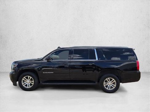 Used 2018 Chevrolet Suburban LT image 9