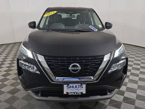 Used 2023 Nissan Rogue SV image 3