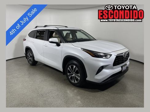 Used 2023 Toyota Highlander XLE FWD image 1