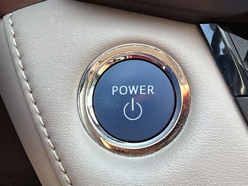 Used 2016 Toyota RAV4 Limited image 32