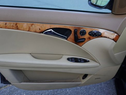 Used 2008 Mercedes-Benz E 350 E 350 4MATIC Sedan 4D image 10