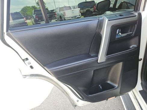 Used 2017 Toyota 4Runner 4WD image 14