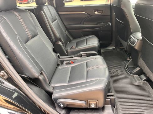 Used 2018 Toyota Highlander SE AWD/4WD image 22