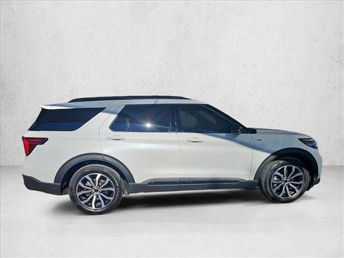 Used 2025 Ford Explorer ST-Line w/ Premium Package image 6