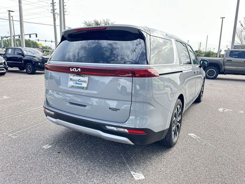 Used 2024 Kia Carnival EX FWD image 6