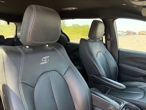 Used 2020 Chrysler Pacifica Touring-L w/ Advanced Safetytec Group AWD/4WD image 6