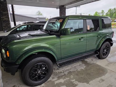 Used 2025 Ford Bronco Outer Banks AWD/4WD image 1