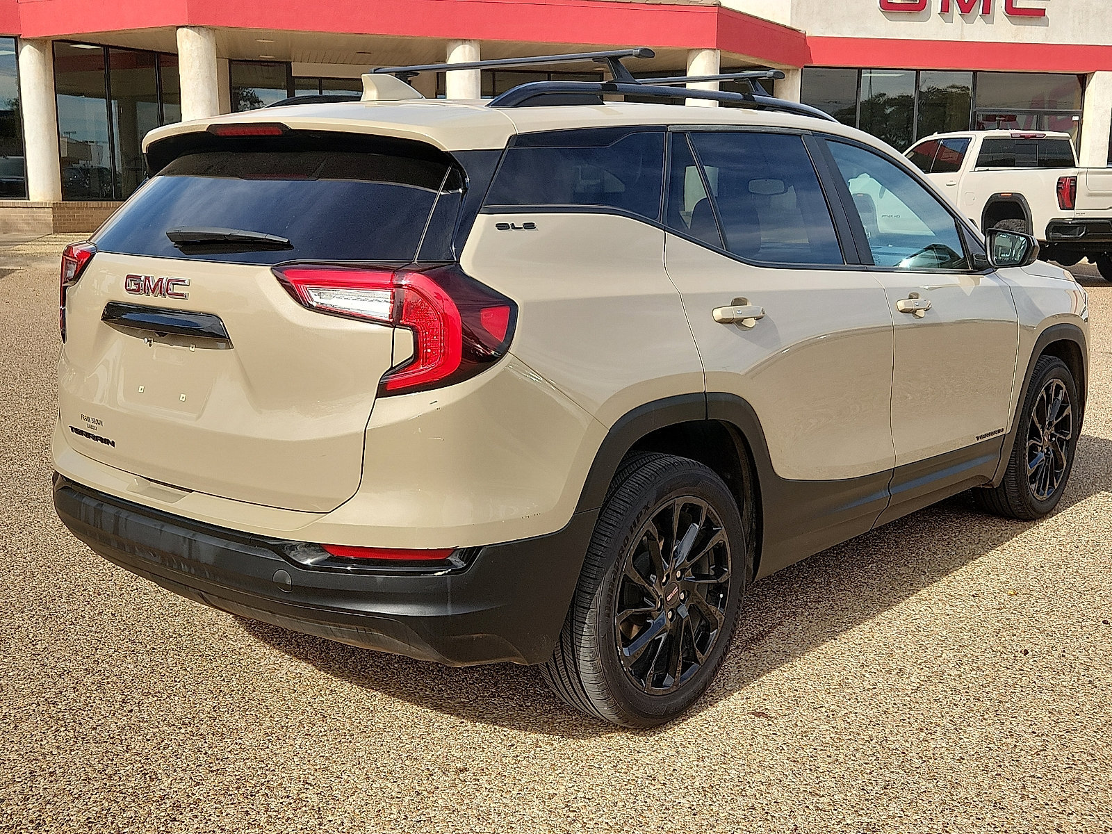 Used 2023 GMC Terrain SLE w/ Driver Convenience Package FWD image 4