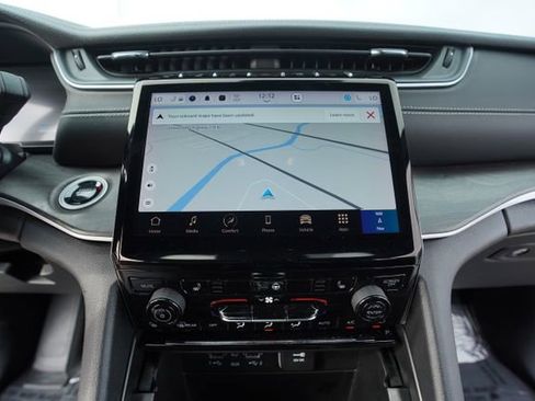 Used 2024 Jeep Grand Cherokee Limited image 28