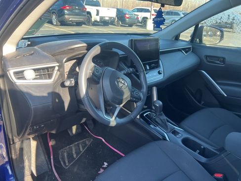 Used 2023 Toyota Corolla Cross LE image 6