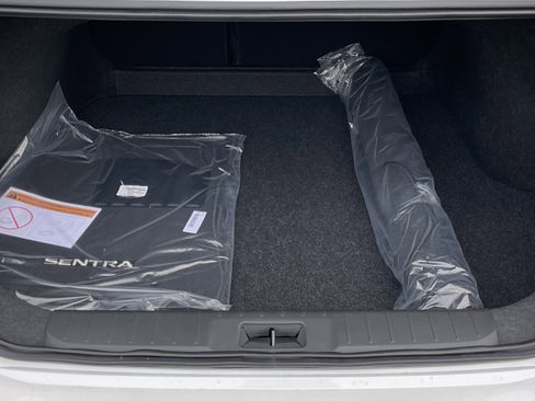 Used 2025 Nissan Sentra SR image 38