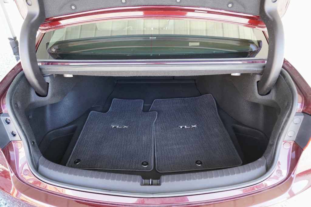 Used 2015 Acura TLX w/ Technology Package FWD image 19
