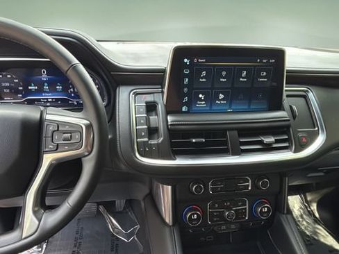 Used 2023 Chevrolet Suburban Z71 w/ Luxury Package AWD/4WD image 11