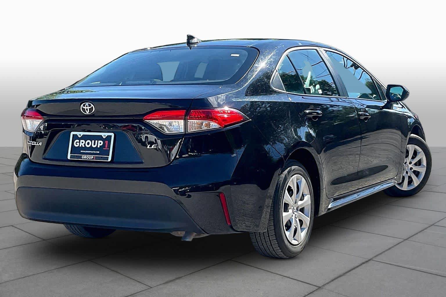 Used 2025 Toyota Corolla LE FWD image 13