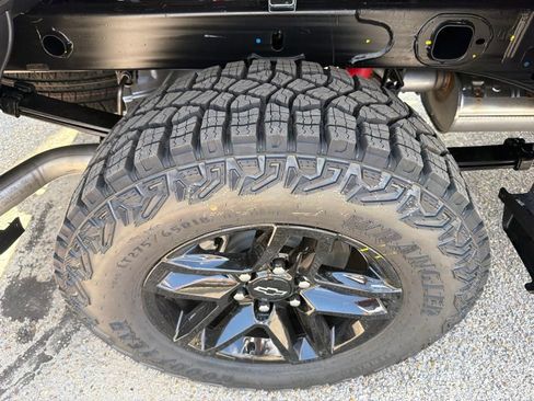 New 2026 Chevrolet Silverado 1500 Custom Trail Boss w/ LPO, Dark Essentials Package AWD/4WD image 14