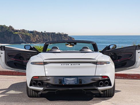 Used 2023 Aston Martin DBS Volante image 8
