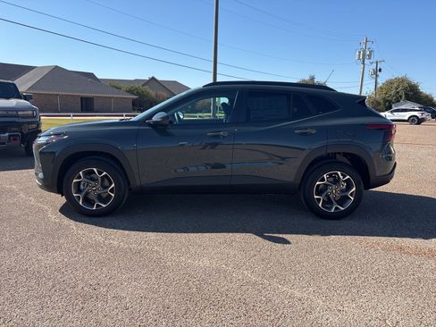 New 2026 Chevrolet Trax LT image 2