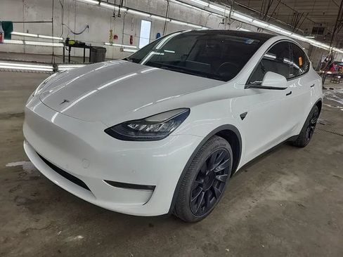 Used 2022 Tesla Model Y Long Range AWD/4WD image 1