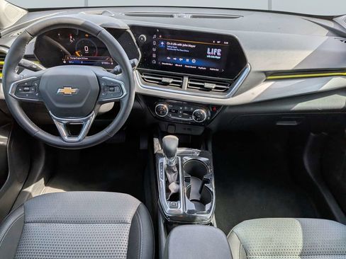 Used 2024 Chevrolet Trax LT w/ Driver Confidence Package image 14