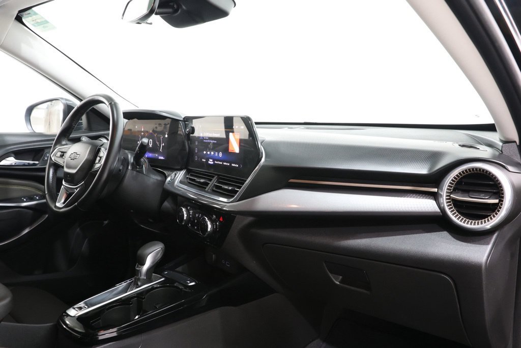 Used 2025 Chevrolet Trax ACTIV w/ Sunroof Package FWD image 14