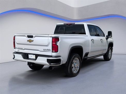 Used 2024 Chevrolet Silverado 2500 High Country w/ High Country Premium Package AWD/4WD image 9