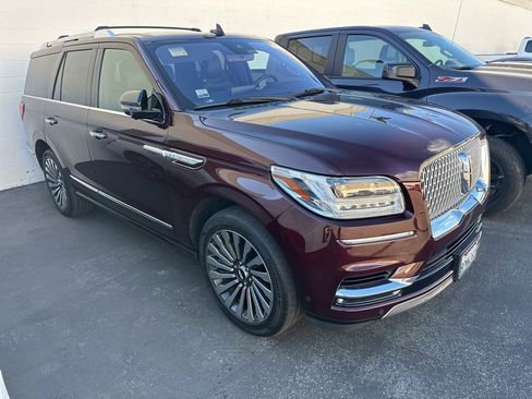 Used 2019 Lincoln Navigator Reserve image 2