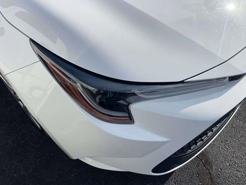 Used 2021 Toyota Corolla LE FWD image 3