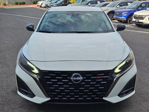 Used 2024 Nissan Altima 2.5 SR FWD image 2